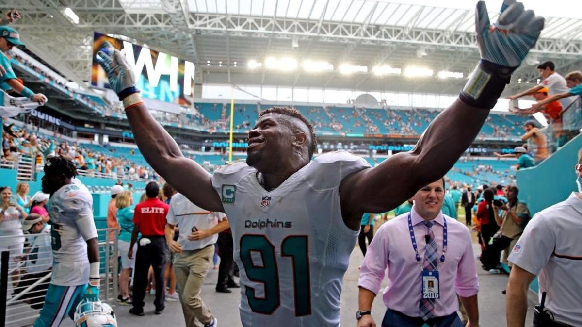 Miami Dolphins’ Cameron Wake smiles as he leaves the field after the Fins defeated the Pittsburgh Steelers at Hard Rock Stadium on Sunday, Oct. 16, 2016.