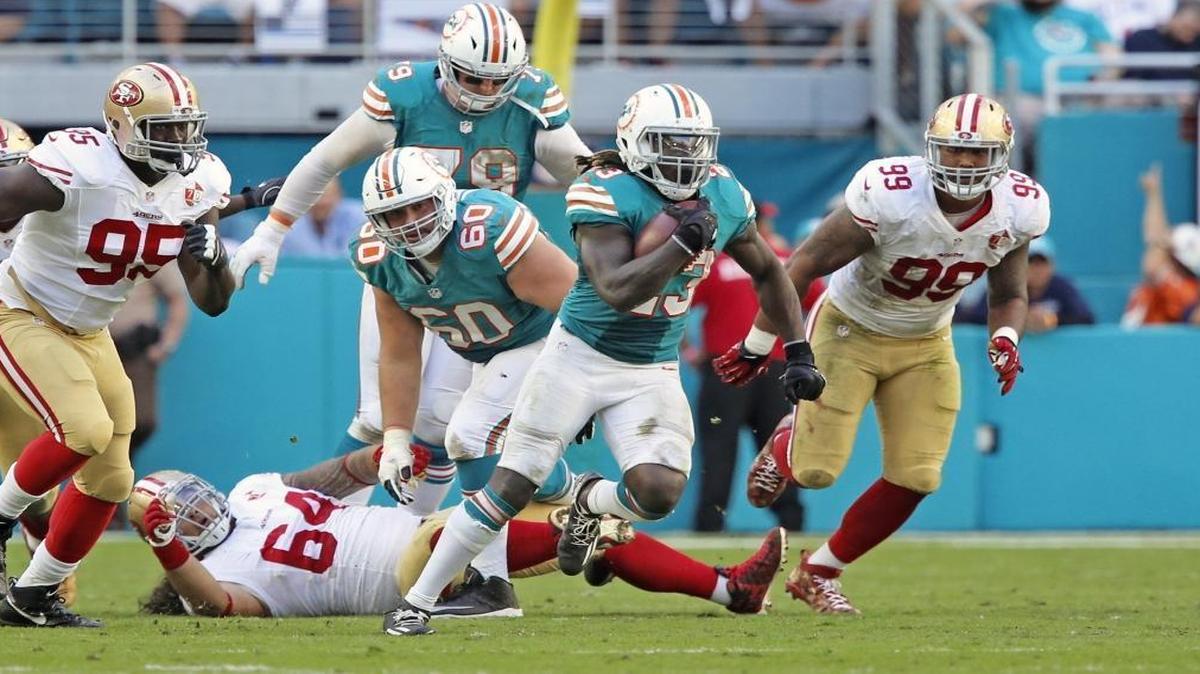 Miami Dolphins running back Jay Ajayi (23) breaks away for yardage in the second half as the Miami Dolphins host the 49ers at Hard Rock Stadium in Miami Gardens on Sun., Nov. 27, 2016
