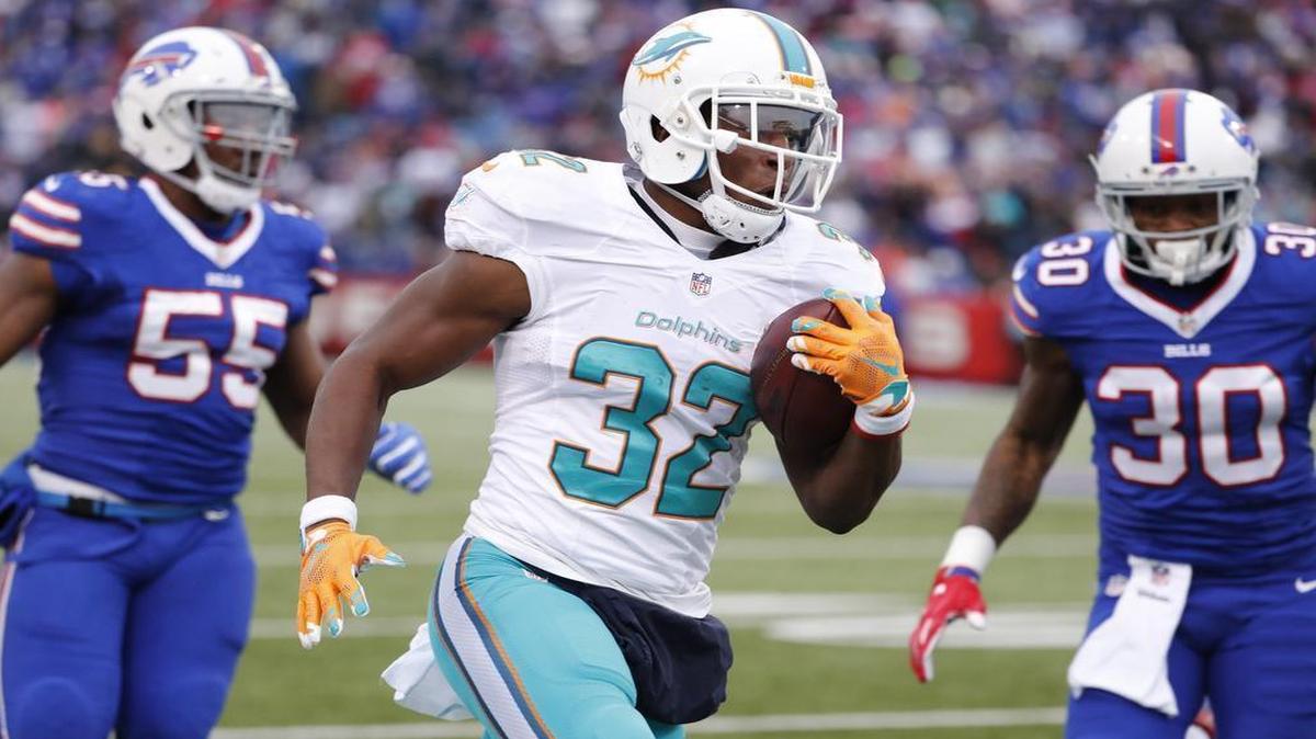 Miami Dolphins running back Kenyan Drake (32) runs in to score in the second quarter as the Buffalo Bills host the Miami Dolphins at New Era Field in Orchard Park, NY on Sat., Dec. 24, 2016.