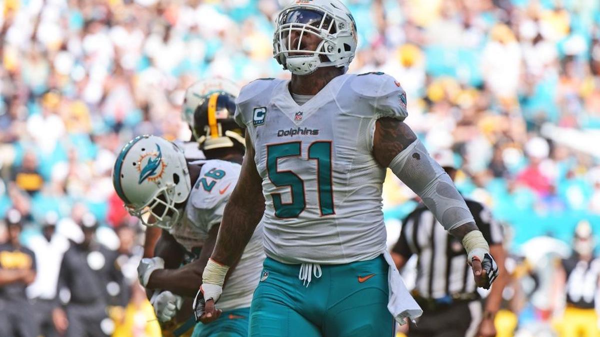 Miami Dolphins center Mike Pouncey (51) celebrates amid action against the Pittsburgh Steelers on October 16, 2016, at Hard Rock Stadium in Miami Gardens, Fla. (Jim Rassol/Sun Sentinel/TNS)
