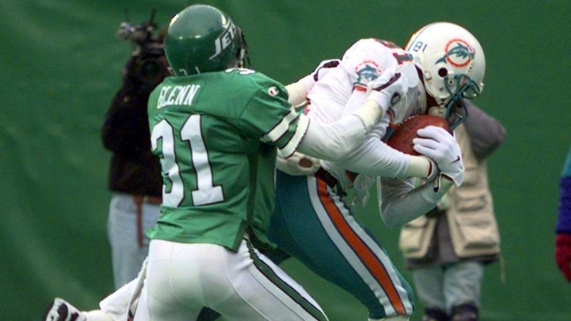 Dolphins receiver O.J. McDuffie makes a catch during a game against the Jets in 1996. McDuffie said his son was called a racial slur at a Florida Keys resort in August 2020. 