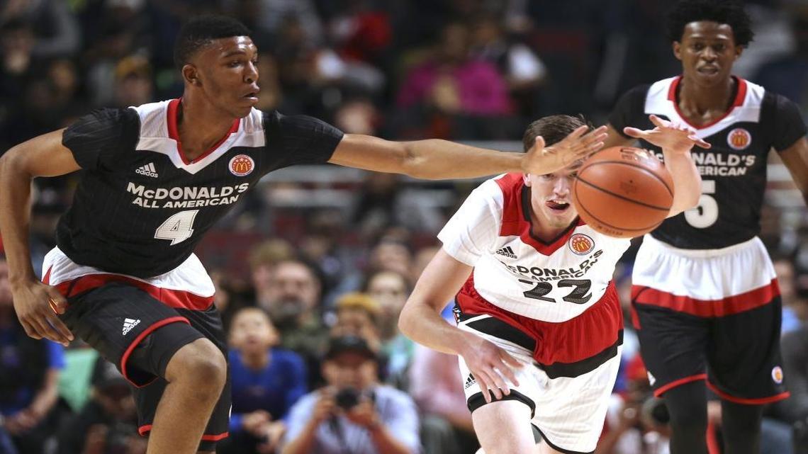 The East's Tony Bradley Jr. (4) and the West's TJ Leaf (22) battle for control of the ball during the first half of the McDonald's Boys All American game at the United Center in Chicago on Wed., March 30, 2016.