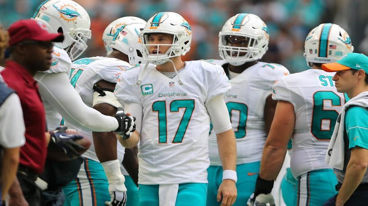 Miami Dolphins quarterback Ryan Tannehill is congratulate by teammates after a play in the first quarter of an NFL football game against Arizona Cardinals at Hard Rock Stadium on Sun., Dec. 11, 2016, in Miami Gardens.