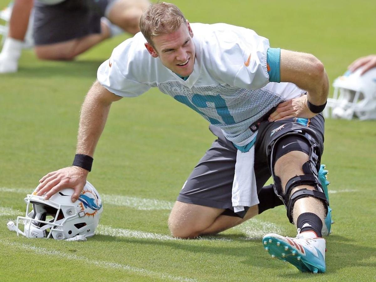 Quarterback Ryan Tannehill (17) stretches during warmups at Dolphins minicamp on Wed., June 14, 2017.