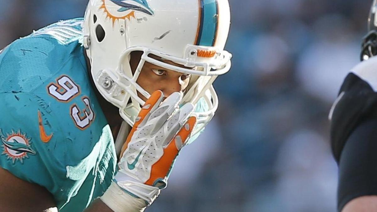 
Miami Dolphins defensive tackle Ndamukong Suh lines up in the third quarter against the Jacksonville Jaguars at EverBank Field in Jacksonville, Florida, Sept. 20, 2015.
