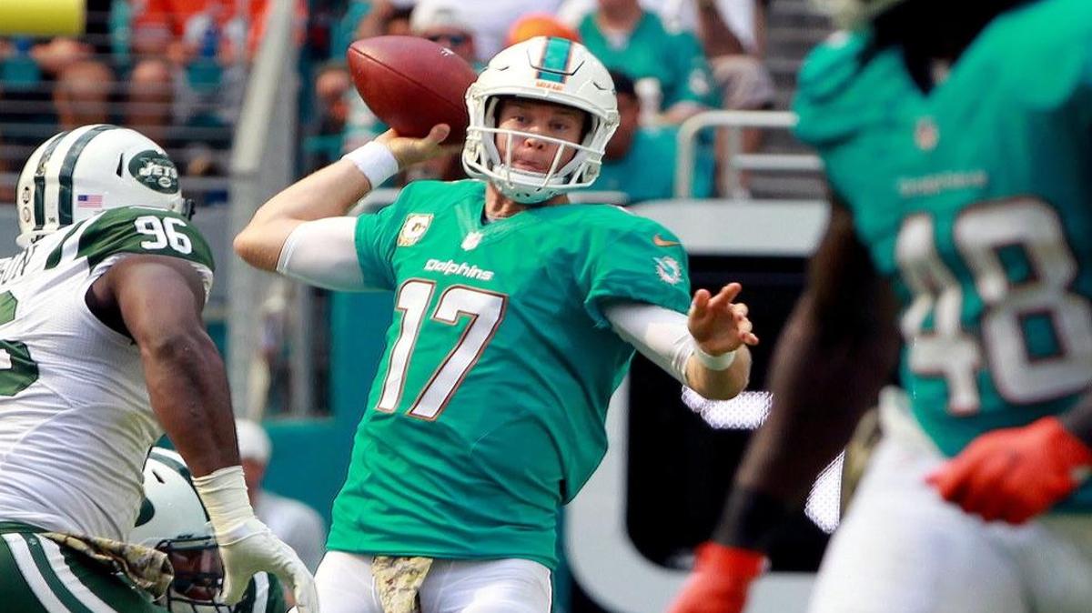 Miami Dolphins quarterback Ryan Tannehill in the second quarter as they play the New York Jets at Hard Rock Stadium in Miami Gardens, Florida on Sun., Nov. 6, 2016.