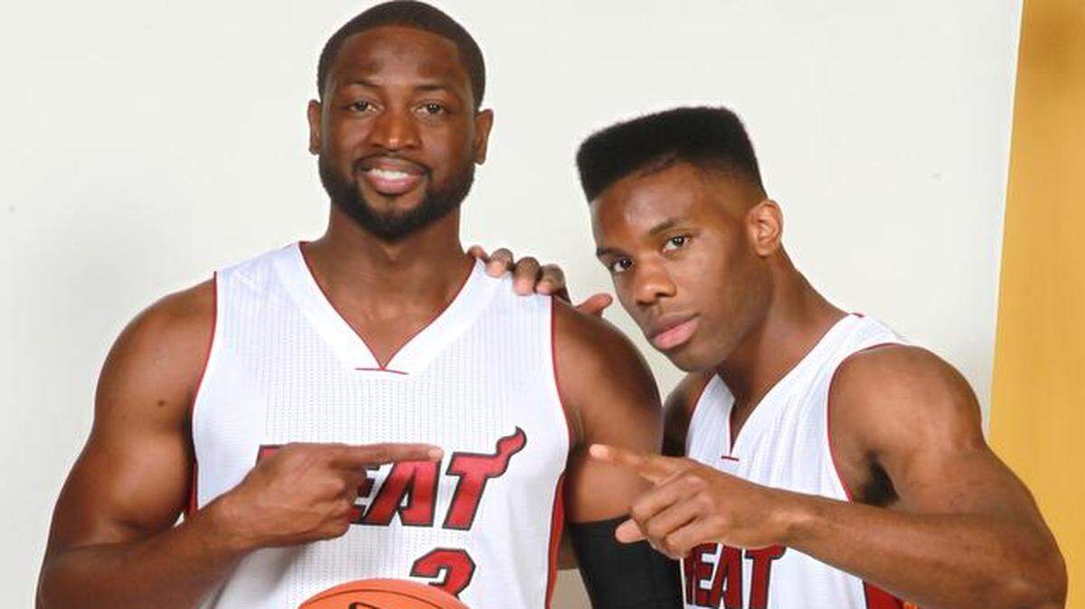 
Miami Heat guards Dwyane Wade and Norris Cole ham it up for the camera during Media Day at AmericanAirlines Arena in Miami, Florida, Sept. 26, 2014.
