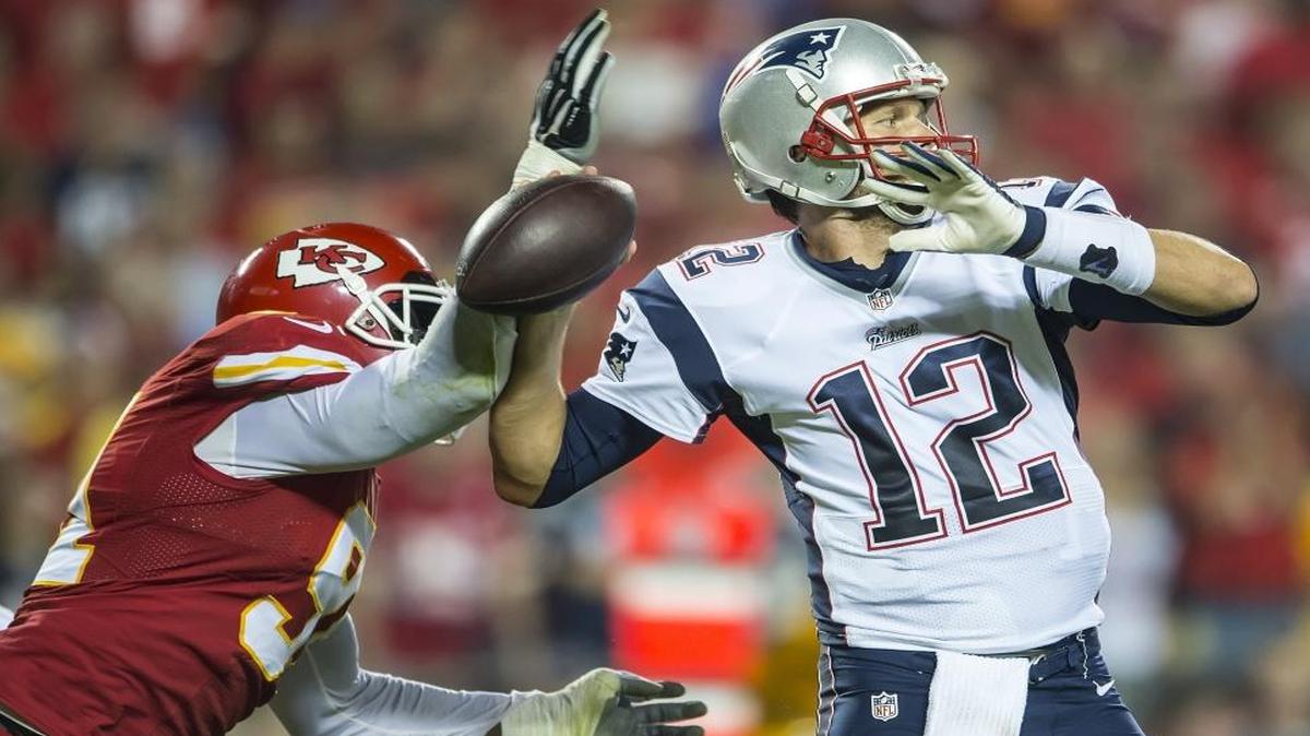 Can Tamba Hali and the Chiefs pull an upset over Tom Brady and the Patriots in Foxborough? K.C. is on an 11-game win streak, but New England is rested and playoff-tested.