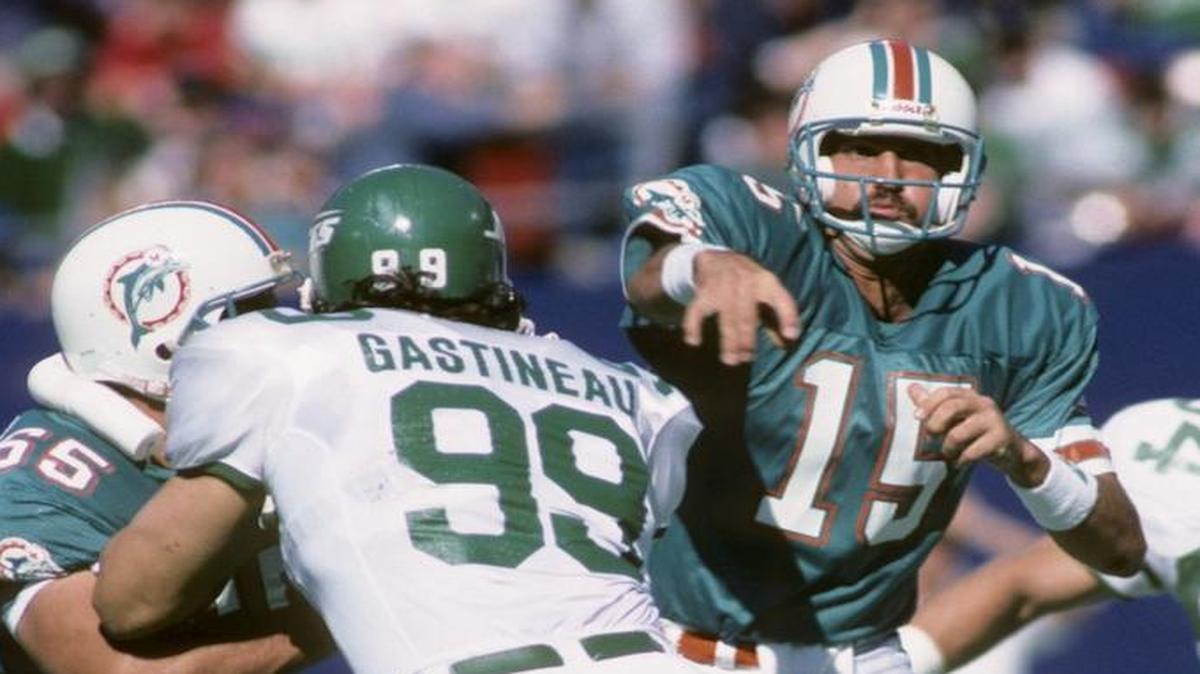 Kyle Mackey (15) throws a pass during one of his three games as the Dolphins’ quarterback during the 1987 season, which featured replacement players.