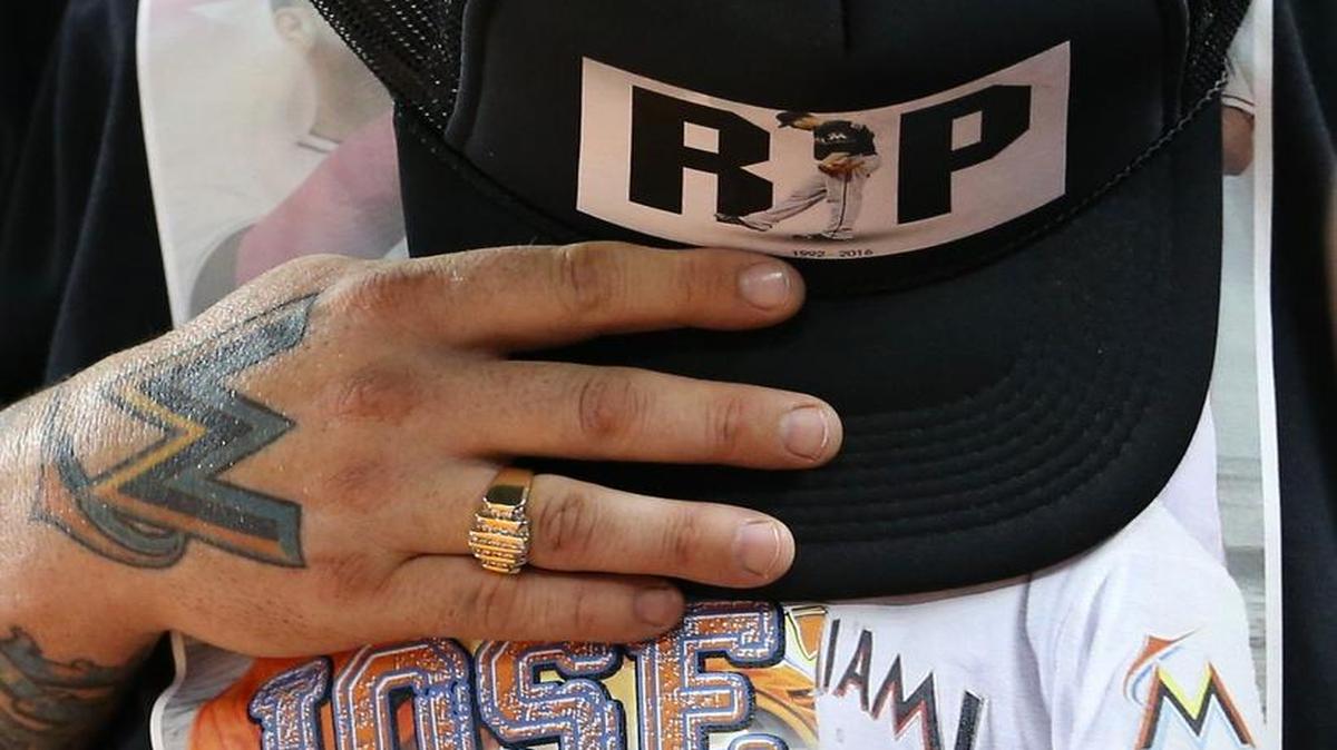 A Miami Marlins fan pays tribute to late pitcher Jose Fernandez before the start of the game against the New York Mets on Wed., Sept. 28, 2016, at Marlins Park in Miami.