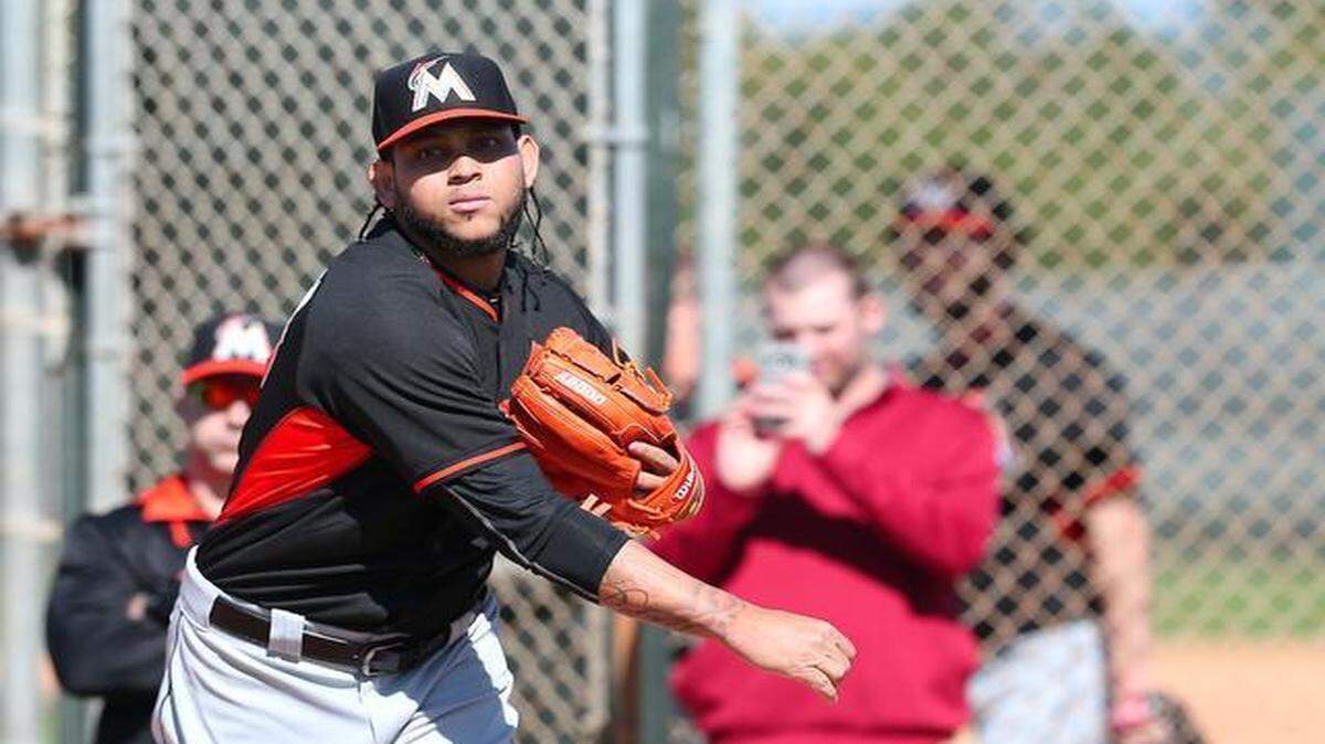
Miami Marlins pitcher Henderson Alvarez throws during spring training baseball workouts for pitchers and catchers at Roger Dean Stadium in Jupiter on Feb. 20, 2015.
