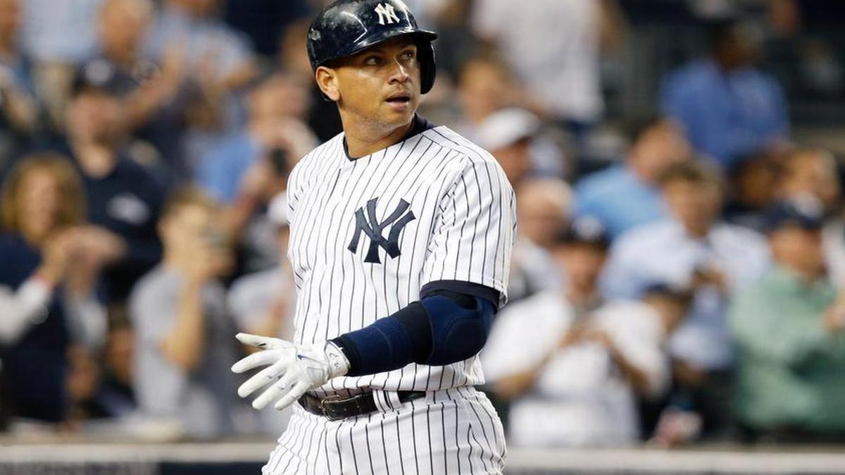 
New York Yankees Alex Rodriguez looks over his shoulder returning to the dugout after breaking Willie Mays' record on the all-time home run list after he hit his 661st home run in the third inning of a baseball game against the Baltimore Orioles at Yankee Stadium in New York, Thursday, May 7, 2015. 
