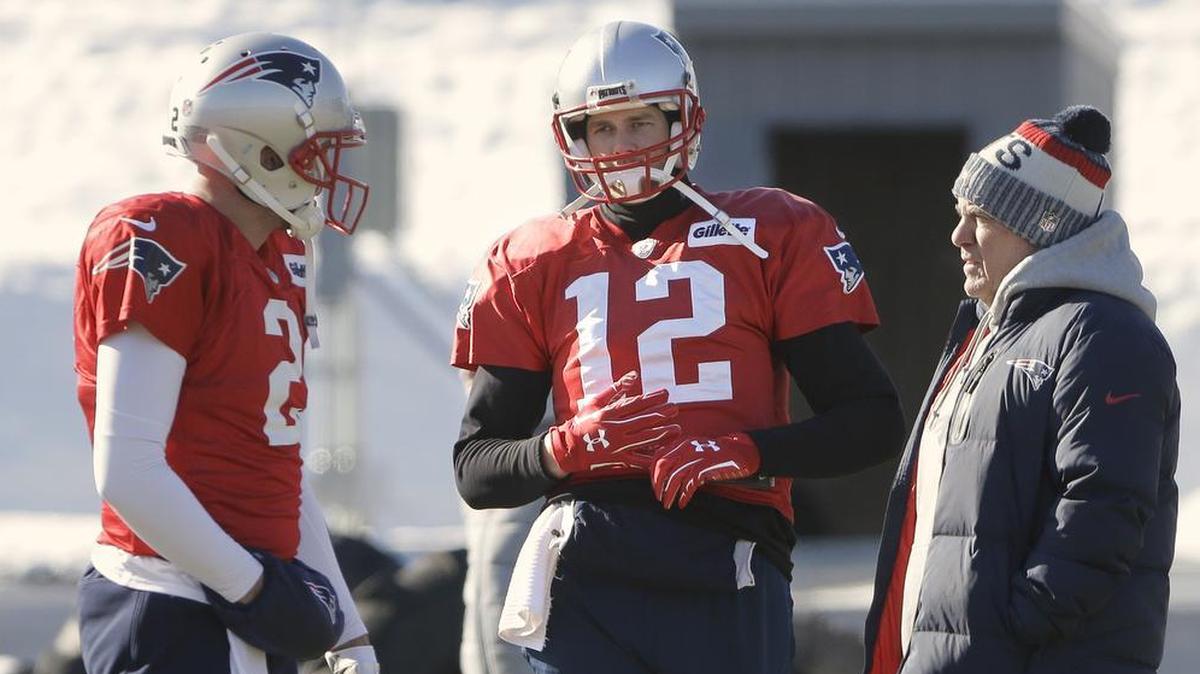 New England Patriots quarterbacks Brian Hoyer, left, and Tom Brady, center, stand with coach Bill Belichick during practice Thursday.