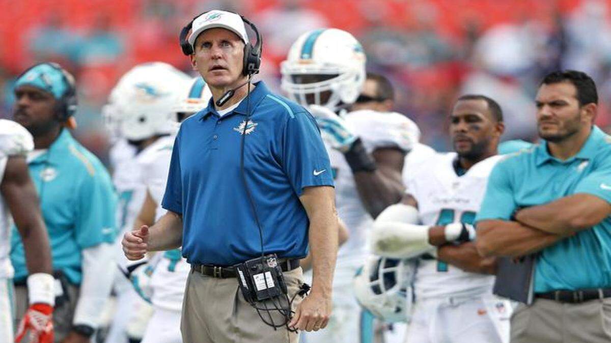 
Miami Dolphins head coach Joe Philbin watches from the sidelines in the fourth quarter as the Miami Dolphins host the Baltimore Ravens at Sun Life Stadium in Miami Gardens on Sunday, Dec. 7, 2014
