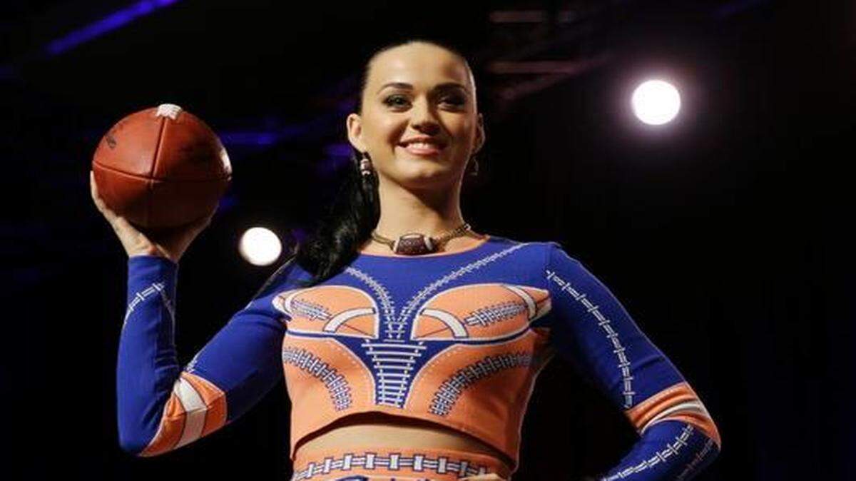 
Katy Perry poses with a football at a news conference regarding the half time show for the NFL’s Super Bowl XLIX in Phoenix on Jan. 29, 2015.
