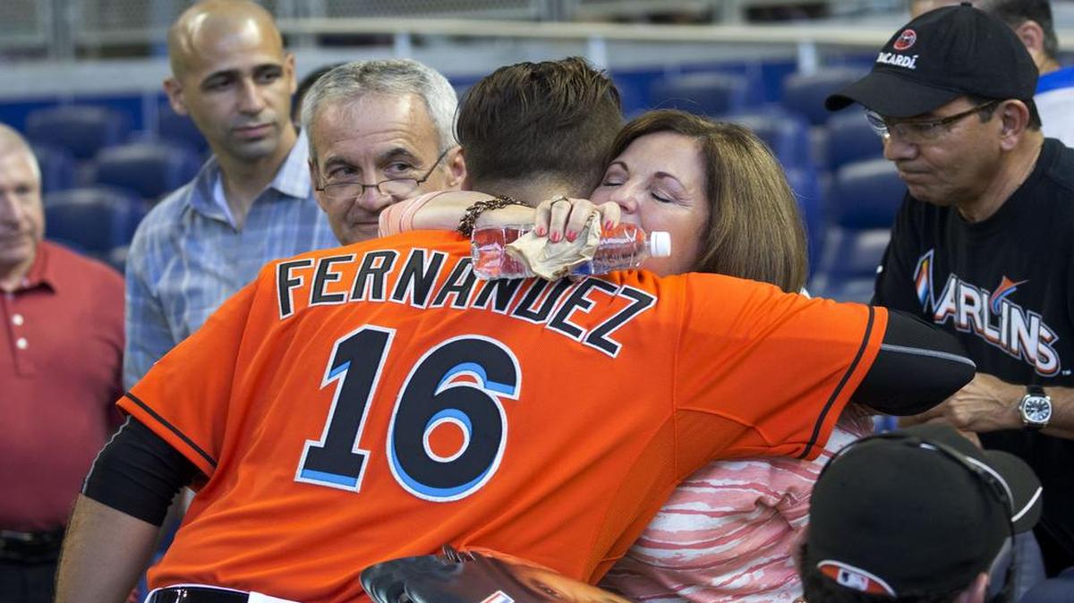 
Miami Marlins starting pitcher Jose Fernandez (16) hugs family members after a baseball game in against the San Francisco Giants in Miami, Thursday, July 2, 2015. The Marlins won 5-4. 
