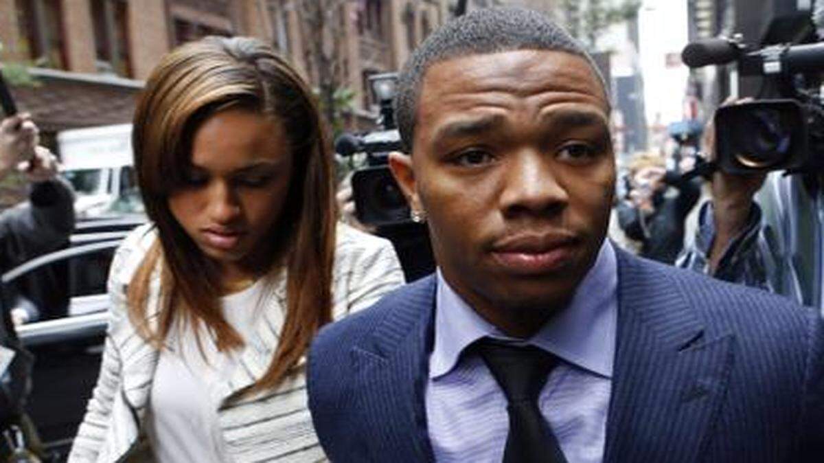 
Ray Rice arrives with his wife Janay Palmer for an appeal hearing of his indefinite suspension from the NFL, Wednesday, Nov. 5, 2014, in New York. 
