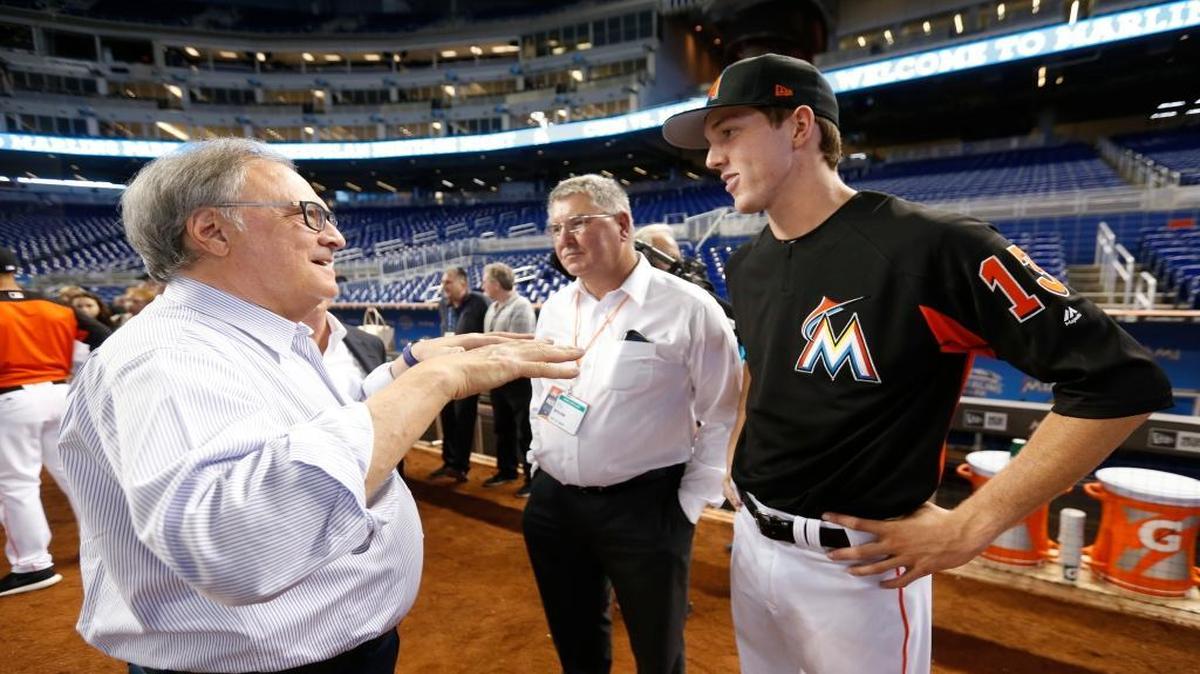 Miami Marlins owner Jeffrey Loria, left, talks with Marlins' top draft pick Trevor Rogers, right, and his father Mike Rogers before a news conference, Fri., June 23, 2017, in Miami. The Marlins have agreed to minor league contracts with the three, reaching a deal with No. 13 overall selection Rogers that includes a $3.4 million signing bonus.
