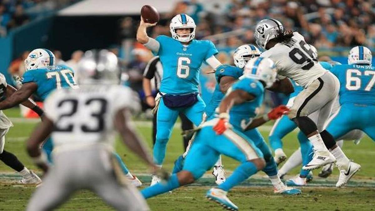 Even in defeat, the Dolphins’ Jay Cutler had the NFL’s single best quarterback performsnce of Week 9, according to the Herald rankings.