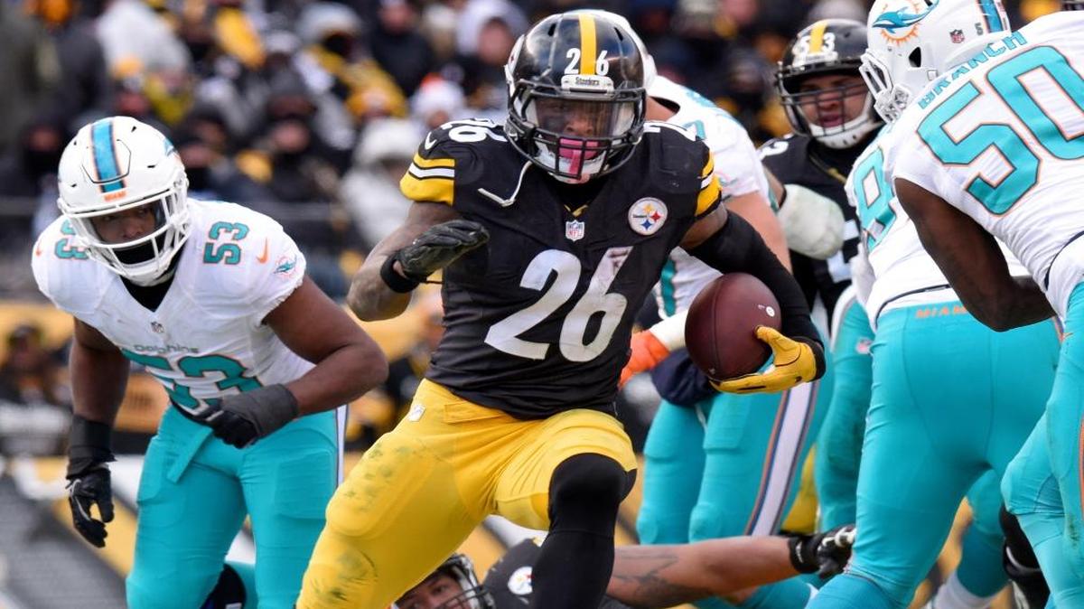 Pittsburgh Steelers running back Le'Veon Bell (26) runs during the second half of an AFC Wild Card NFL football game against the Miami Dolphins in Pittsburgh. Ben Roethlisberger's ankle appears to be fine. Considering the way Le'Veon Bell is running, it might not matter. The Steelers have taken a smashmouth approach during the eight-game winning streak that's carried them to the divisional round for a second straight year.