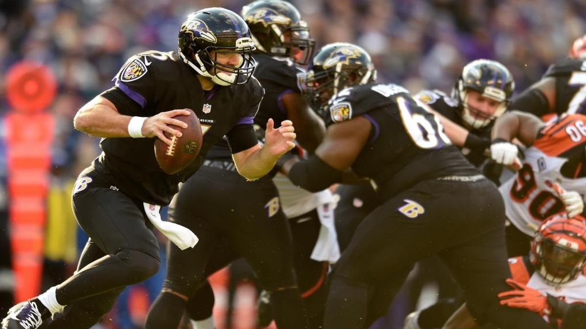 Baltimore Ravens quarterback Joe Flacco (5) scrambles with the ball during the first half of an NFL football game against the Cincinnati Bengals in Baltimore, Sun., Nov. 27, 2016.