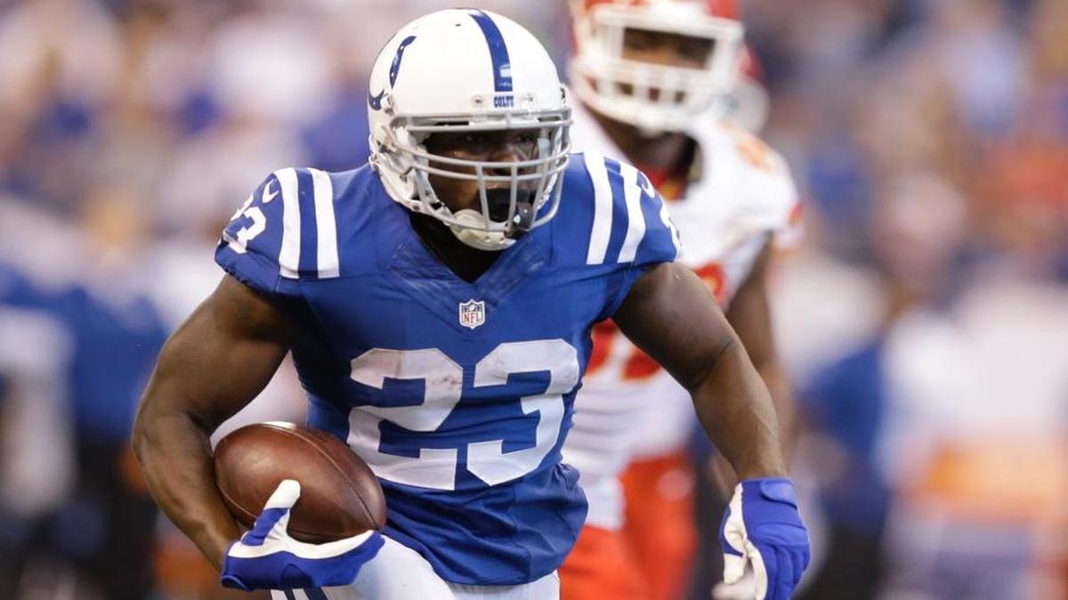 Indianapolis Colts' Frank Gore runs for a 18-yard touchdown reception during the first half of an NFL football game against the Kansas City Chiefs, Sun., Oct. 30, 2016, in Indianapolis.