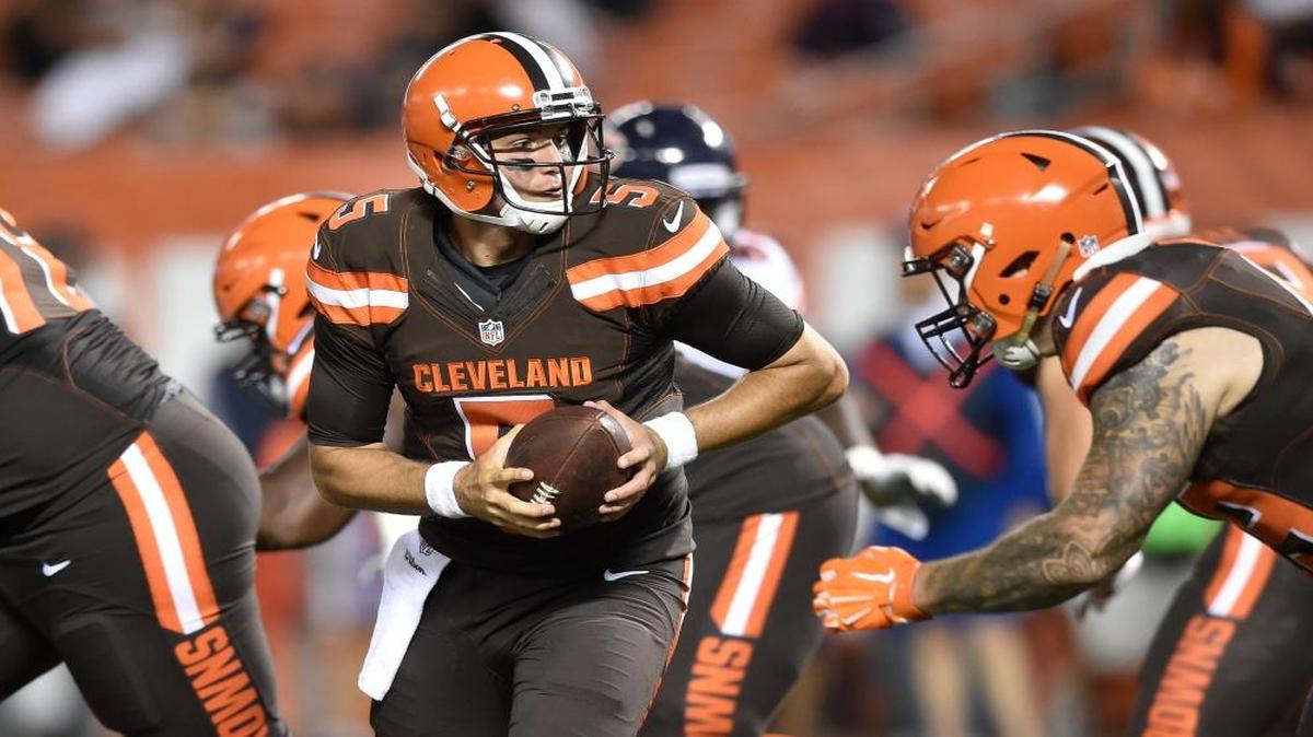 Cleveland Browns quarterback Cody Kessler (5) looks to hand off the ball in the second half of an NFL preseason football game against the Chicago Bears, Thurs., Sept. 1, 2016, in Cleveland. The Bears won 21-7.