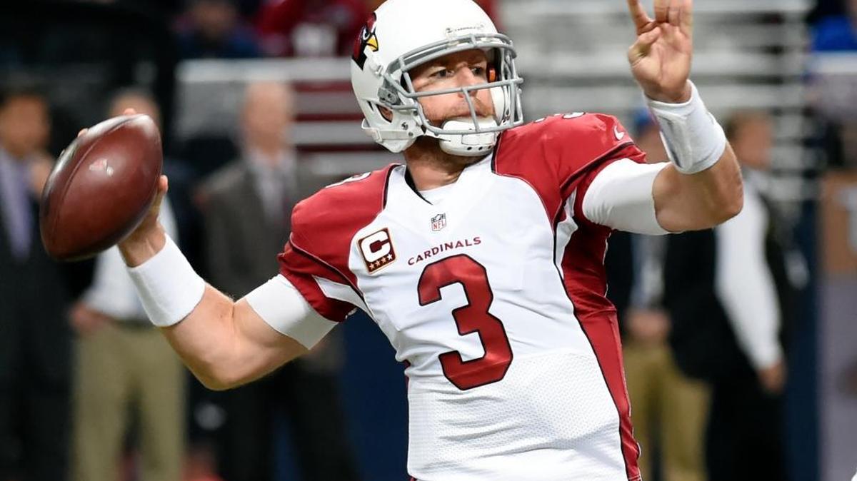 Arizona Cardinals quarterback Carson Palmer throws against the St. Louis Rams on Dec. 6, 2015 in St. Louis.