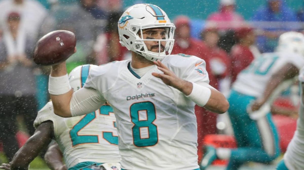 In this Dec. 11, 2016, file photo Miami Dolphins quarterback Matt Moore (8) looks to pass, during the second half of an NFL football game against the Arizona Cardinals in Miami Gardens, Fla. Moore will start Sat., Dec. 17, 2016, at the Jets as the replacement for Ryan Tannehill, who will miss a game for the first time in his five-year career after straining his left knee last week against Arizona.
