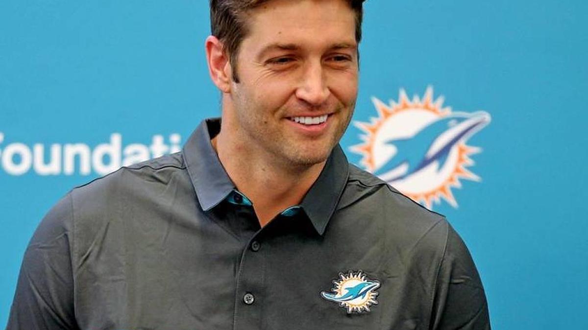 Three straight Dolphins losses are nothing to smile about. But at least Jay Cutler is climbing in Herald’s NFL quarterback rankings!