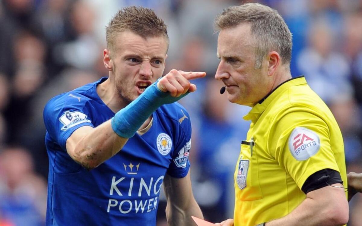Leicester City’s Jamie Vardy, the English Premier League’s second-leading scorer, gestures to referee Jonathan Moss after being sent off last Sunday’s for an apparent dive. He will be suspended for this Sunday’s crucial match against Swansea City.