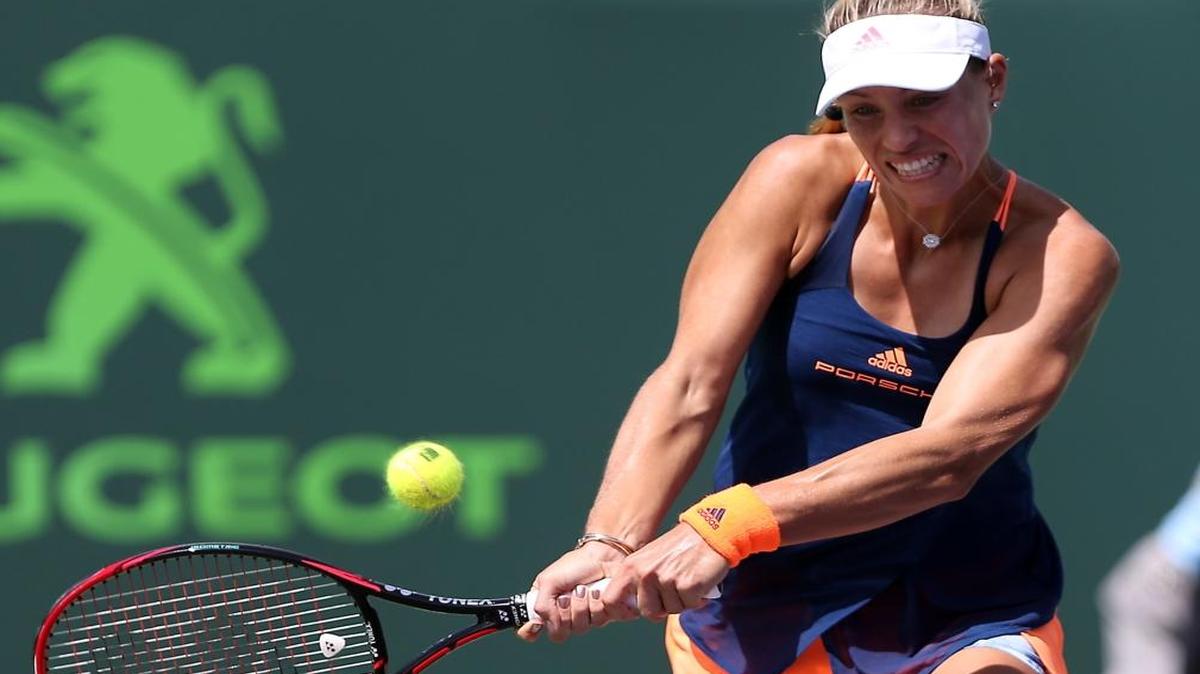 Angelique Kerber returns a shot to Shelby Rogers during today's match at the Miami Open at the Crandon Park Tennis Center on Key Biscayne on Sunday, March 26, 2017.