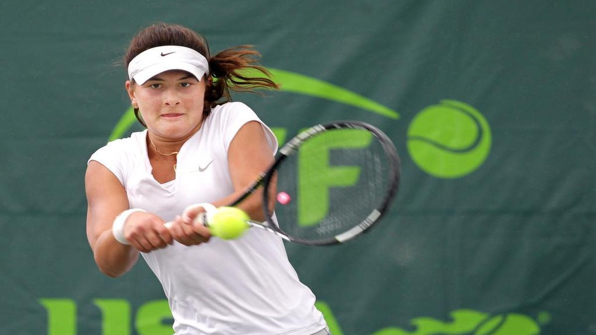 Canadian Bianca Andreescu defeated American Kayla Day 7-6 (9-7), 6-4 in the Girls 18s final.