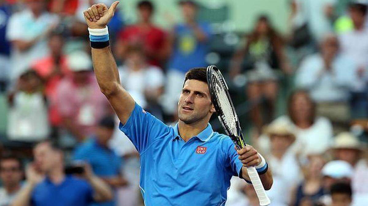 
Novak Djokovic acknowledges the crowd after defeating Alexandr Dolgopolov at the Miami Open in Key Biscayne on Tuesday, March 31, 2015. 
