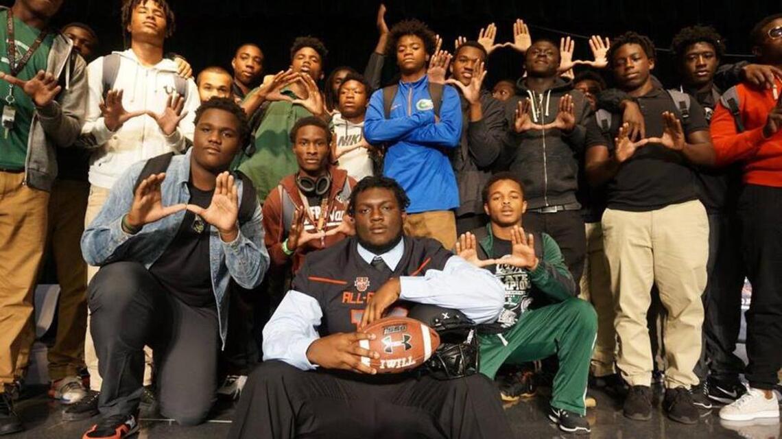 Central’s Navaughn Donaldson in Under Armour All-America Game