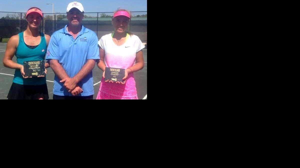 
In an all-Florida final at the USTA Pro Circuit Gainesville $10,000 Women’s Tennis Tournament, top-seeded Katerina Stewart (left) of Coral Gables outlasted qualifier Sofia Kenin (right) of Pembroke Pines. Also pictured is Tournament Director Dave Porter.
