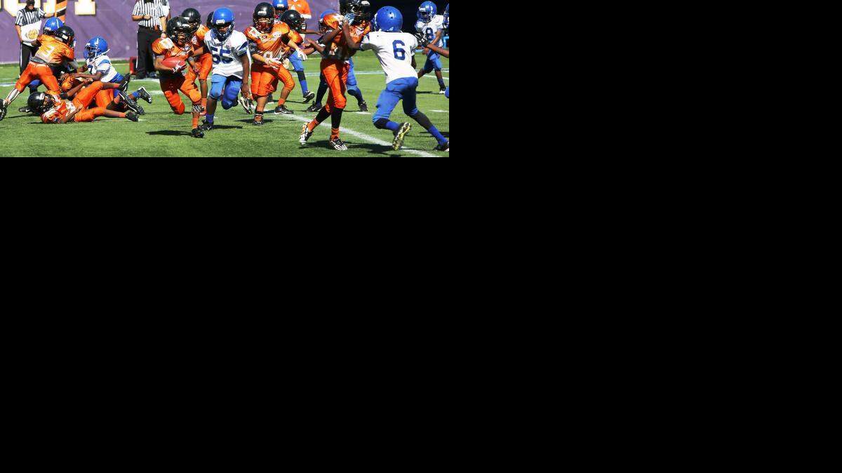 
The Suniland Sundevils (MDXYFL) beat the Pahokee Baby Blue Devils (GTCYFL) in the 10U (105s-115s) Division to win the Orange Bowl Youth Football Alliance Championship, presented by Sports Authority, at Alfonso Field at FIU Stadium in Miami.
